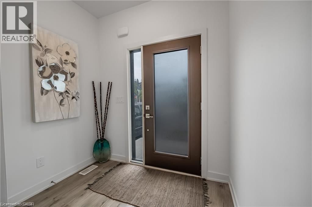 7 - 110 FERGUS AVENUE Image 3