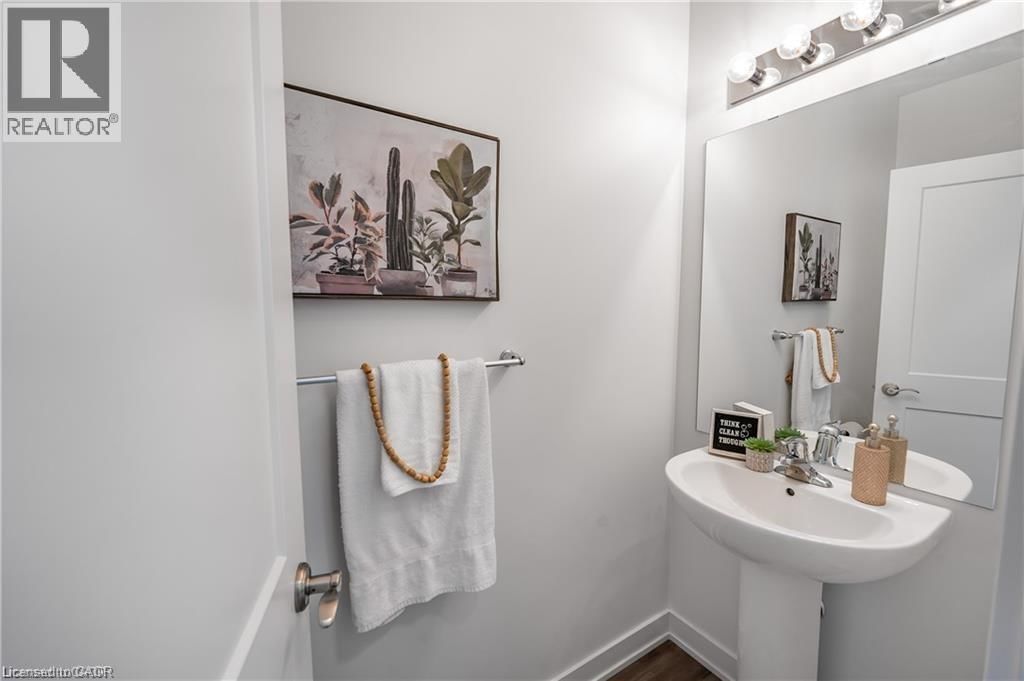 7 - 110 FERGUS AVENUE Image 5