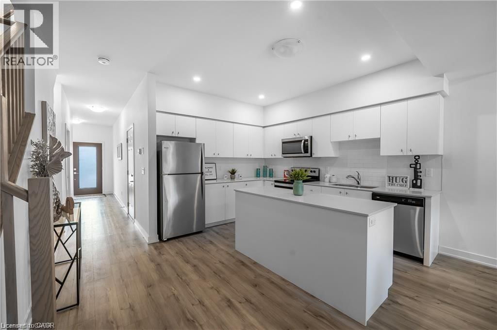 7 - 110 FERGUS AVENUE Image 7