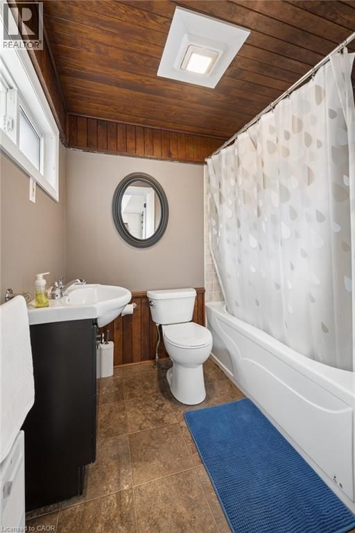 360 QUEEN STREET SOUTH Image 22