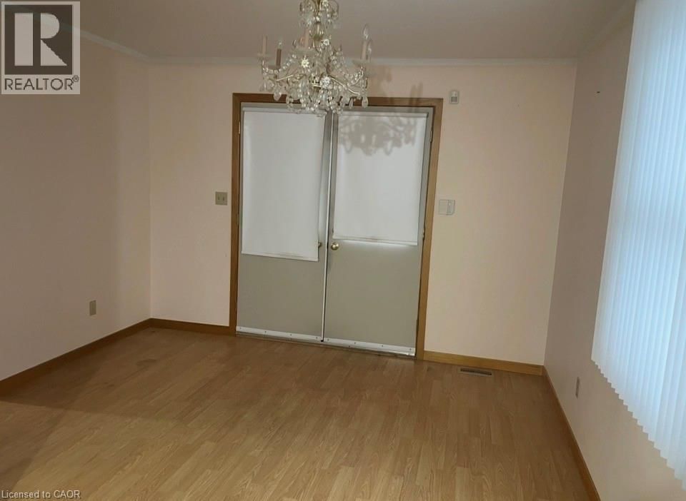 2040 BARTON STREET Image 10