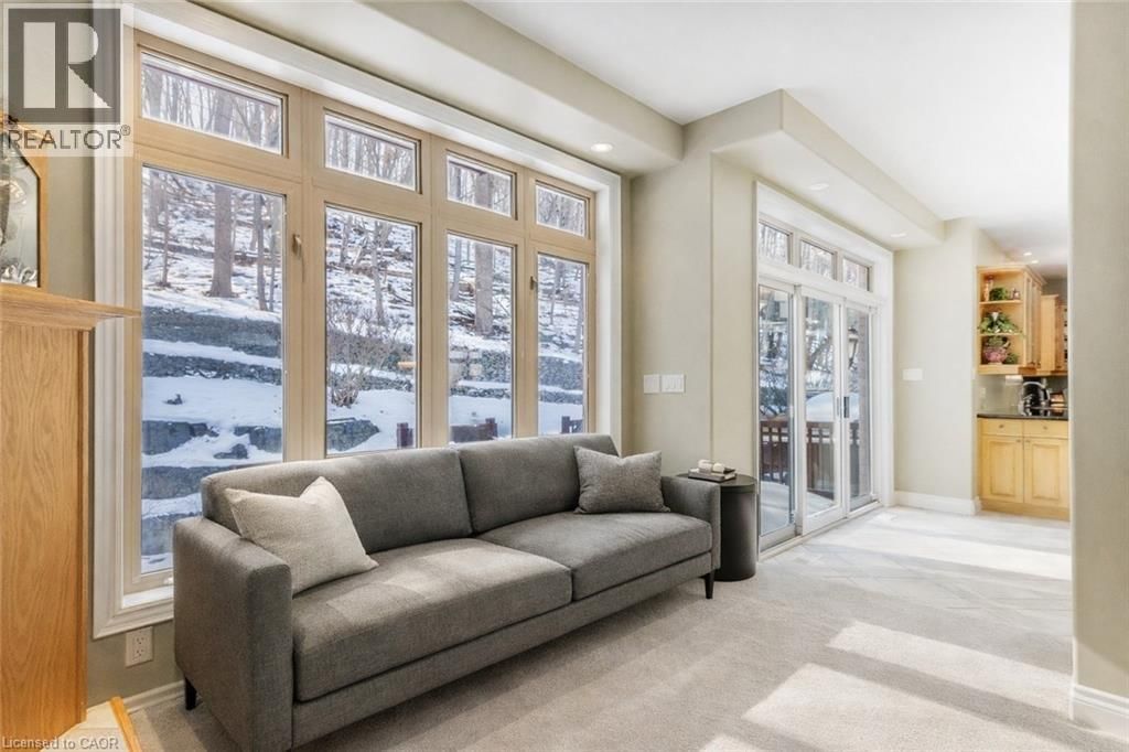 130 DORCHESTER DRIVE Image 12