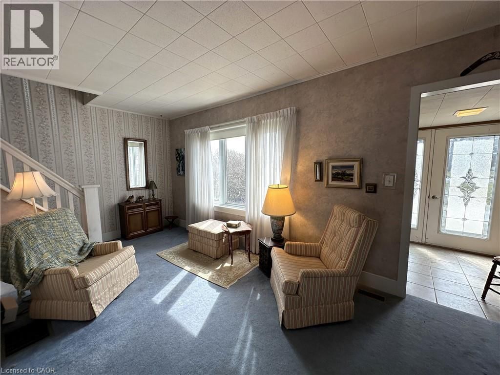 221 CHAPMAN STREET EAST Image 11