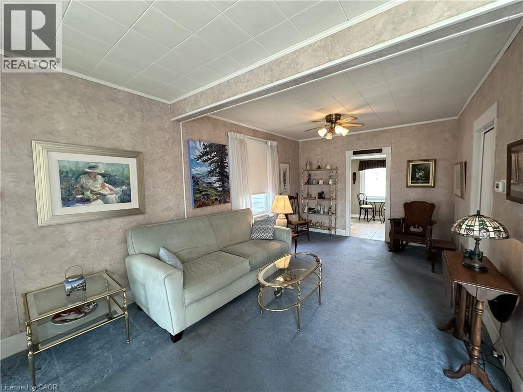 221 CHAPMAN STREET EAST Image 13