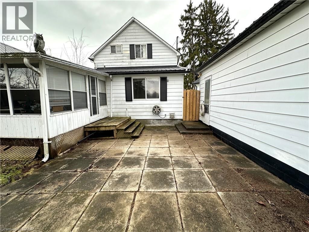 221 CHAPMAN STREET EAST Image 42