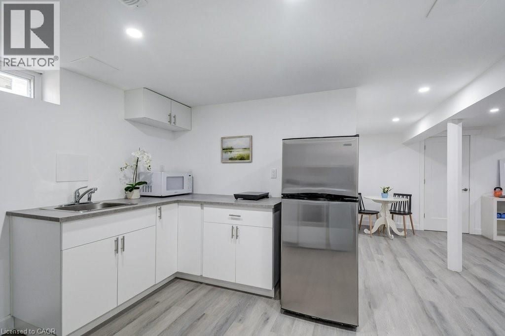 2405 MALCOLM CRESCENT Image 26