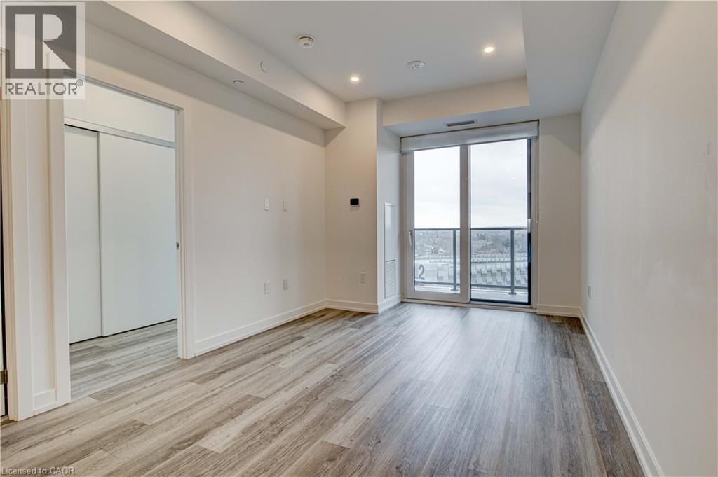 607 - 15 WELLINGTON STREET SOUTH Image 10