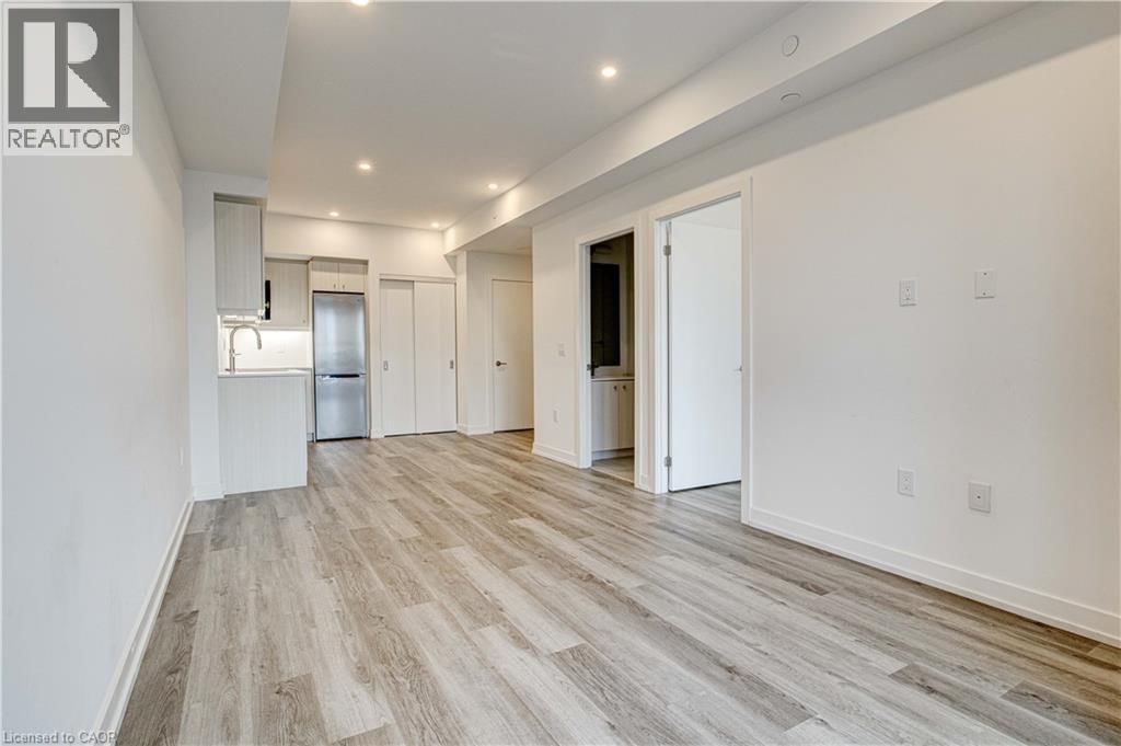 607 - 15 WELLINGTON STREET SOUTH Image 11