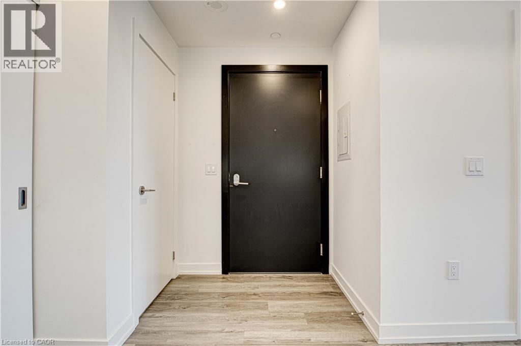 607 - 15 WELLINGTON STREET SOUTH Image 18