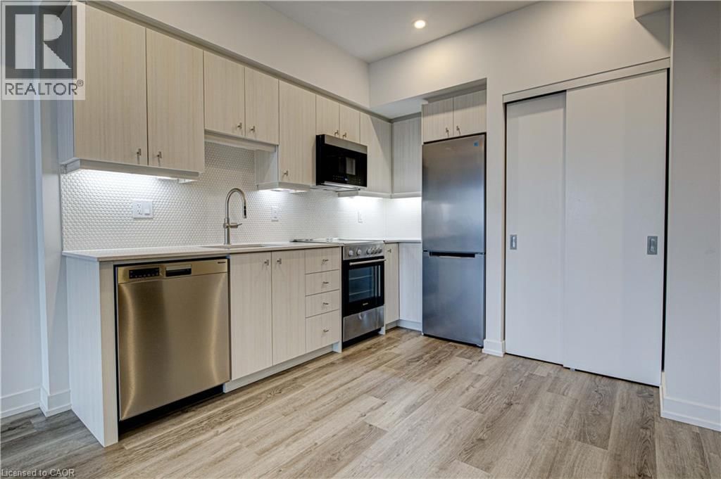 607 - 15 WELLINGTON STREET SOUTH Image 4