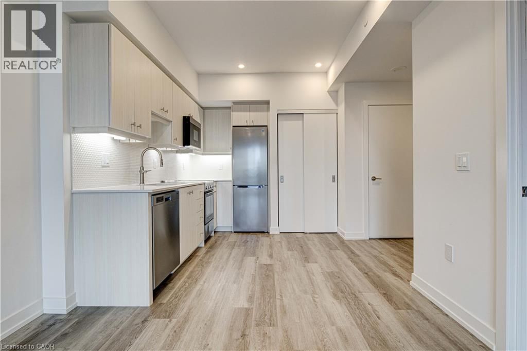 607 - 15 WELLINGTON STREET SOUTH Image 6