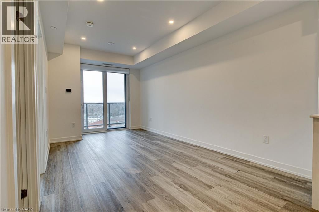 607 - 15 WELLINGTON STREET SOUTH Image 9