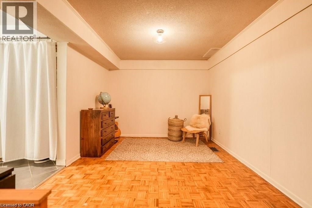 29 - 220 SALISBURY AVENUE Image 38