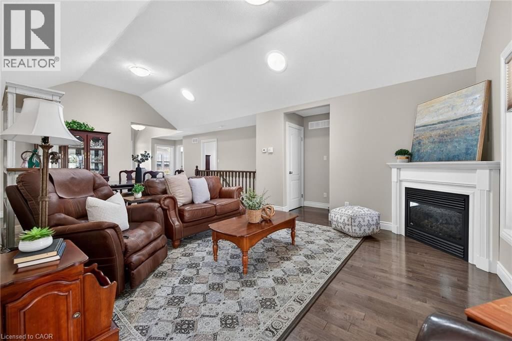 117 WILLOWDALE CRESCENT Image 11