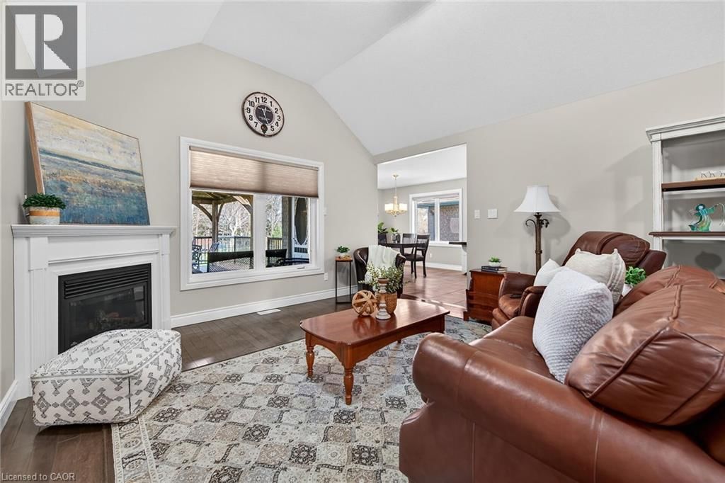 117 WILLOWDALE CRESCENT Image 12