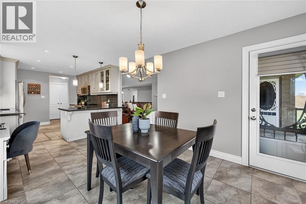 117 WILLOWDALE CRESCENT Image 15