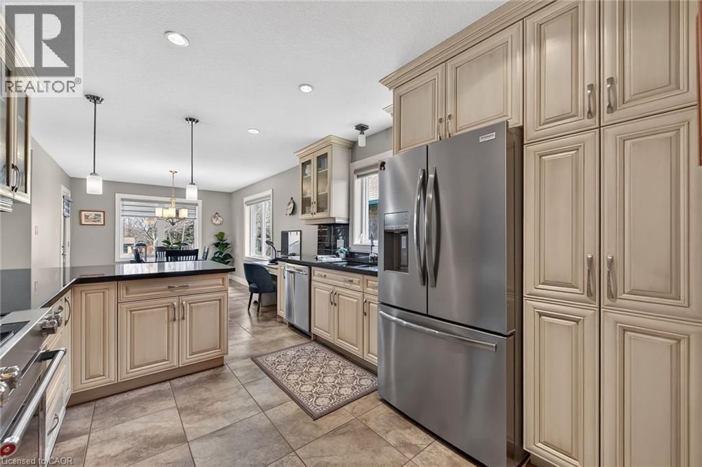 117 WILLOWDALE CRESCENT Image 16