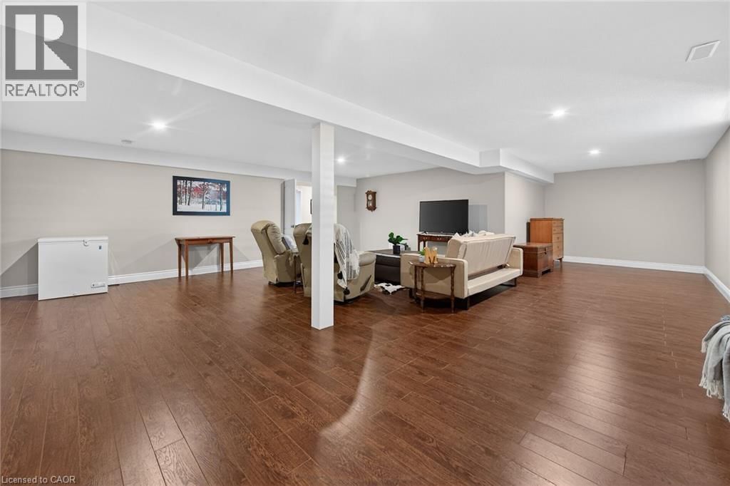 117 WILLOWDALE CRESCENT Image 32