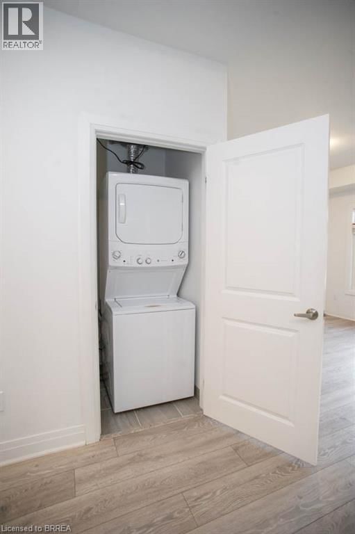 11 - 2 WILLOW STREET Image 18