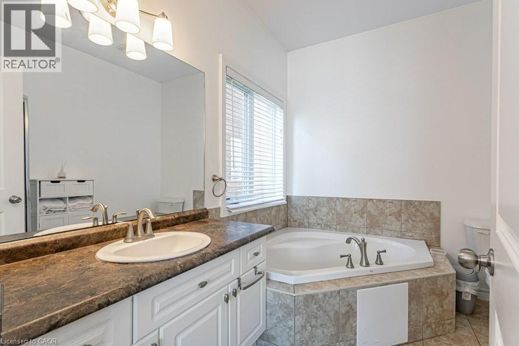 42 KERR CRESCENT Image 23