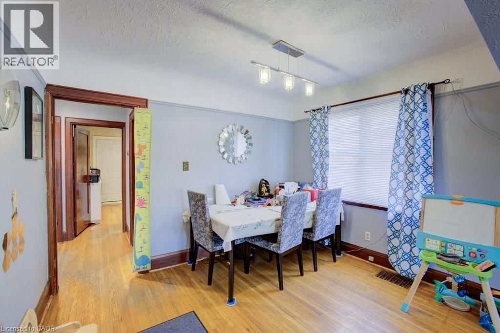 34 BARONS AVENUE SOUTH Image 11