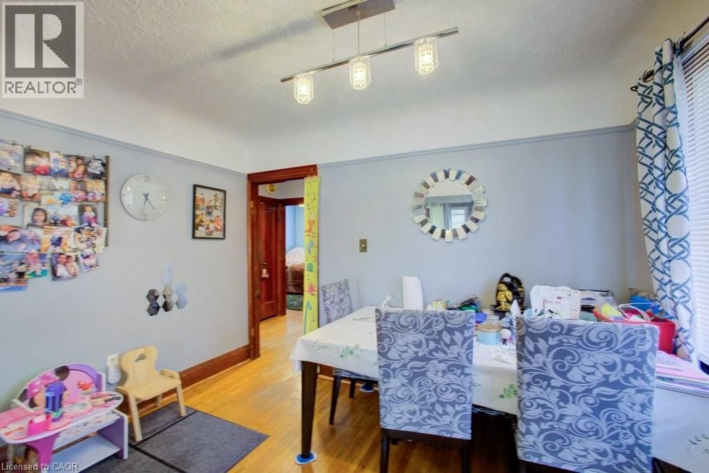 34 BARONS AVENUE SOUTH Image 13