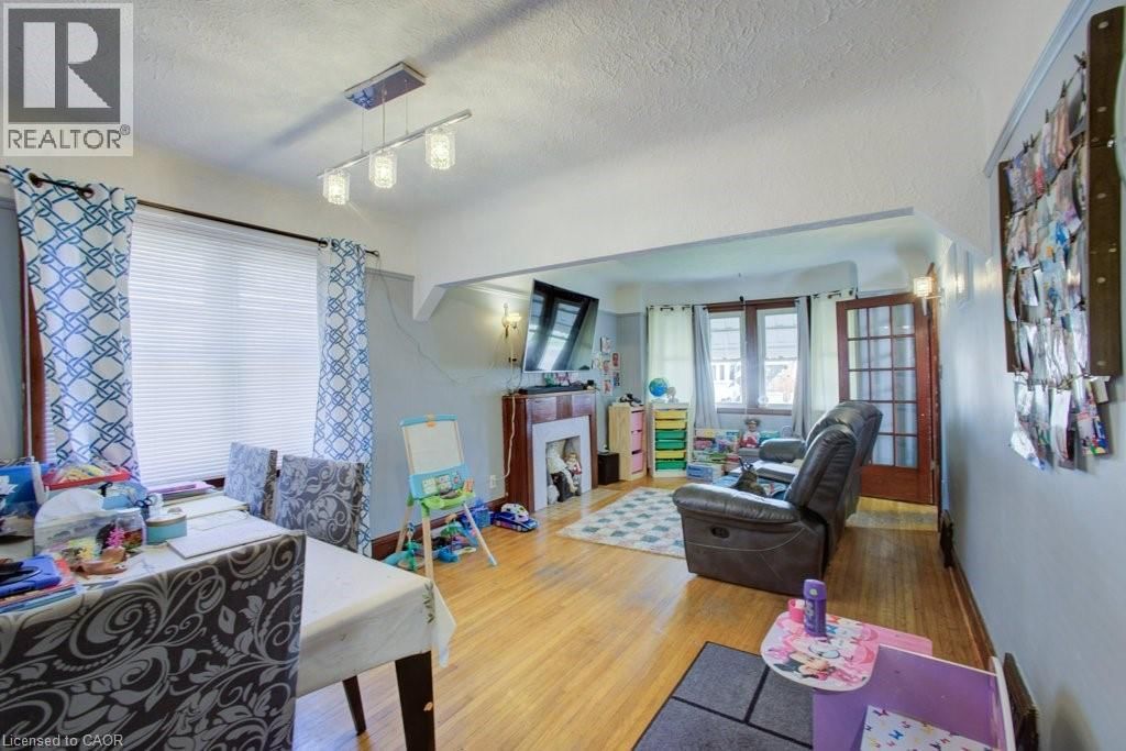 34 BARONS AVENUE SOUTH Image 14