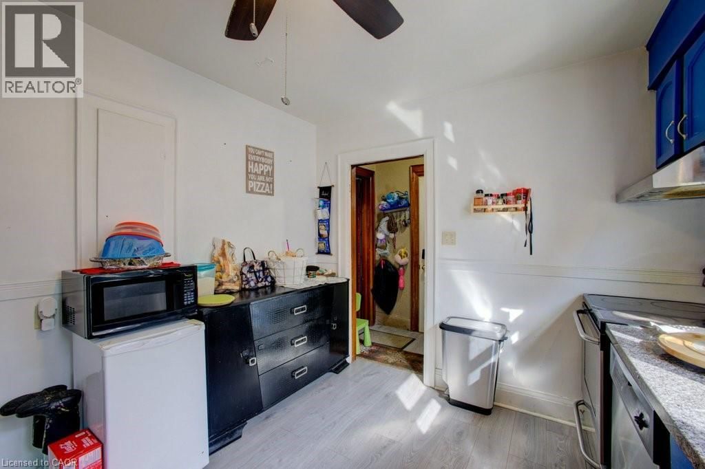 34 BARONS AVENUE SOUTH Image 16