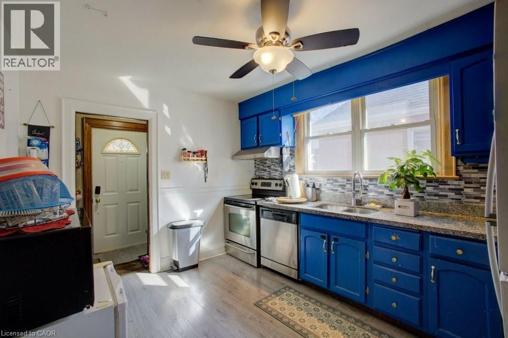 34 BARONS AVENUE SOUTH Image 17