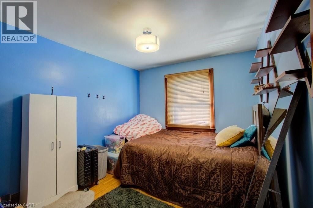 34 BARONS AVENUE SOUTH Image 19