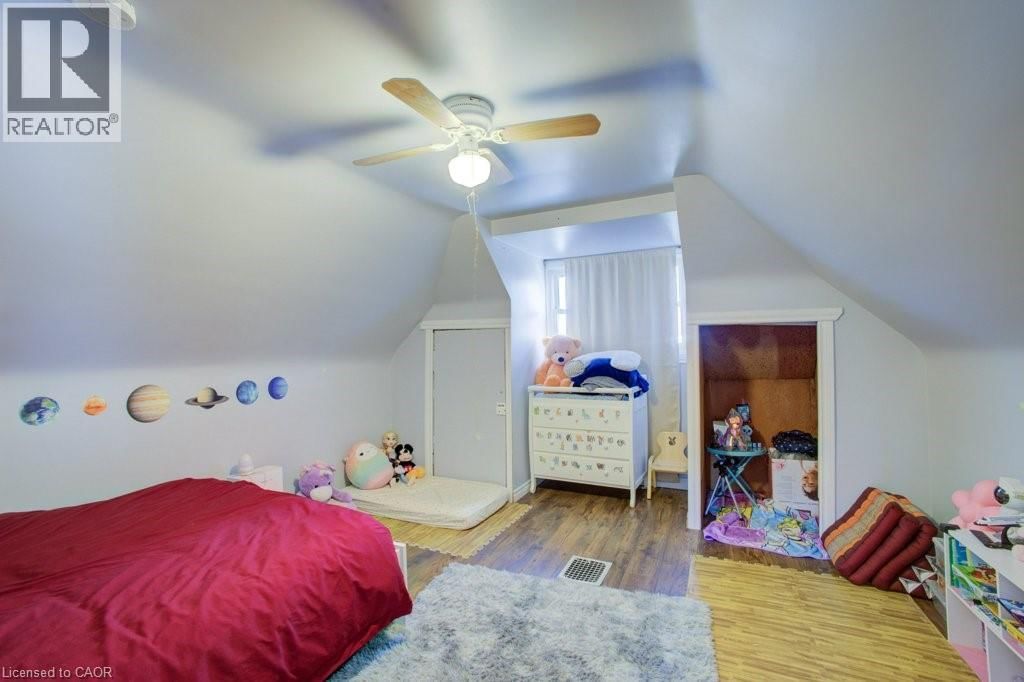 34 BARONS AVENUE SOUTH Image 21