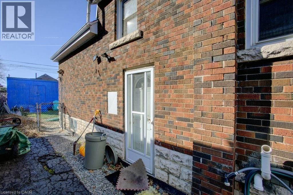 34 BARONS AVENUE SOUTH Image 26