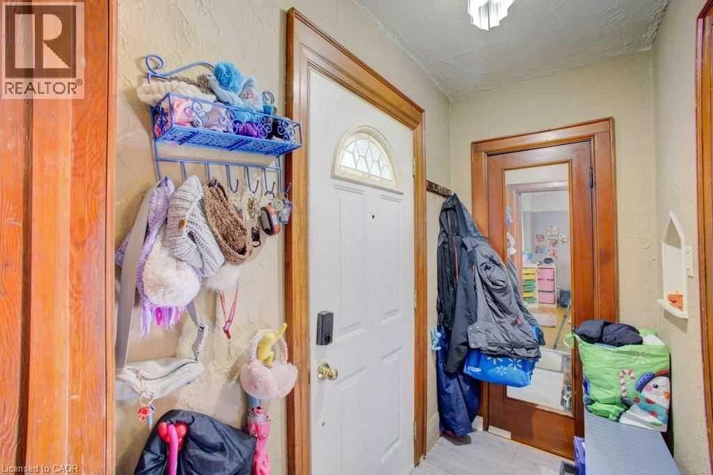 34 BARONS AVENUE SOUTH Image 7