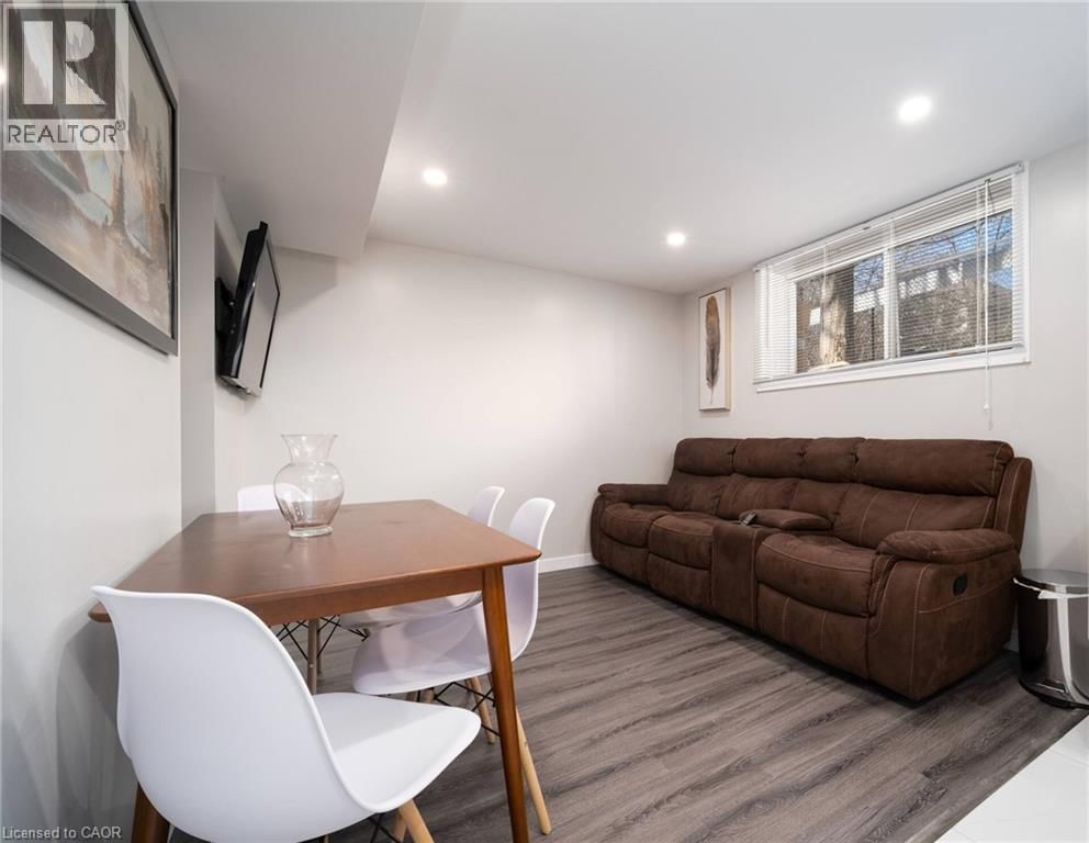 60 AUSTIN DRIVE Image 18