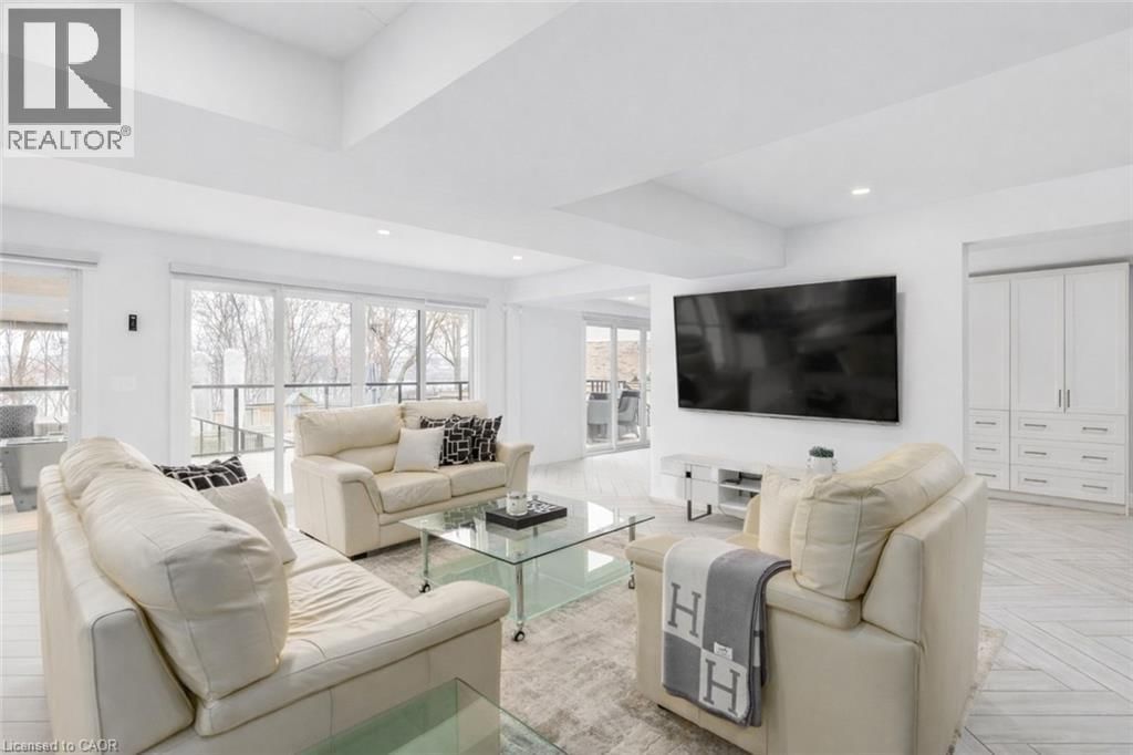 676 BAYSHORE BOULEVARD Image 15