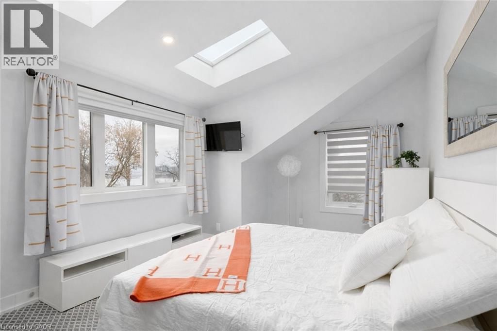 676 BAYSHORE BOULEVARD Image 18