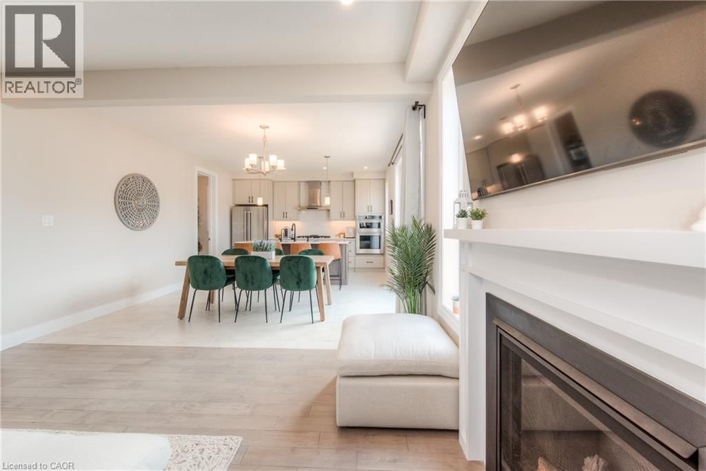 upper A - 537 VALHALLA CRESCENT Image 14