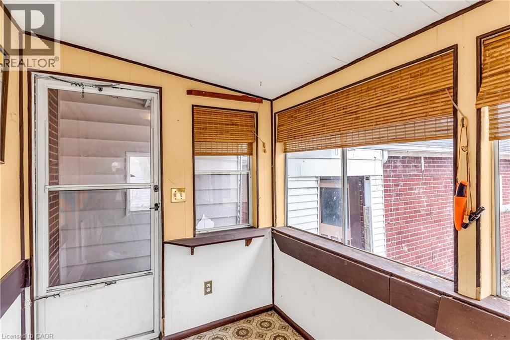 41 FLORAL CRESCENT Image 25