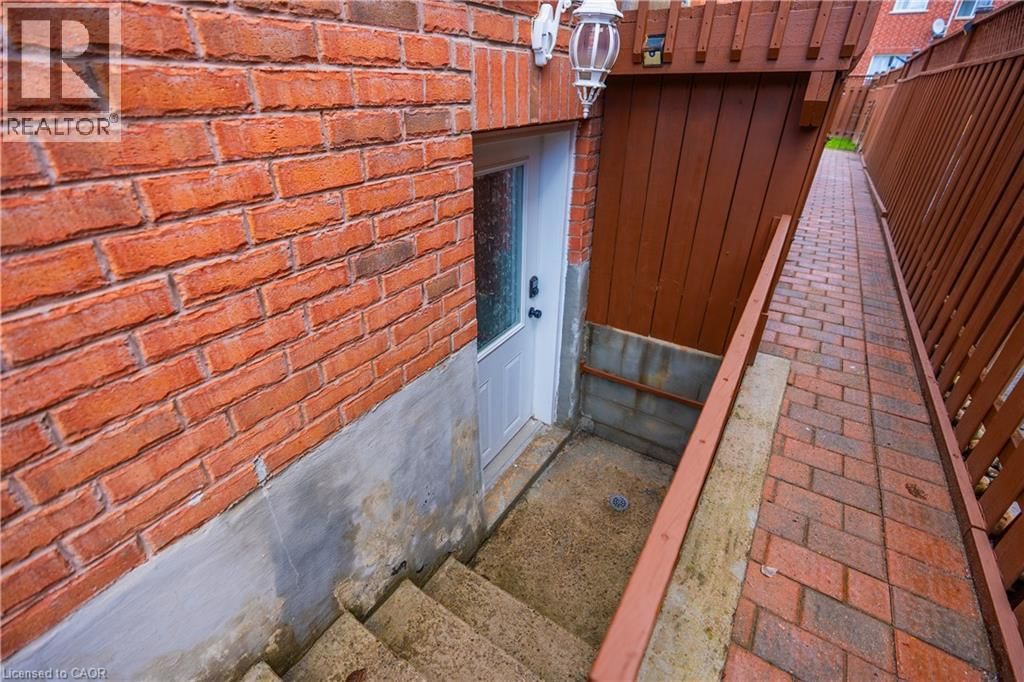 2305 NEWCASTLE CRESCENT Image 37