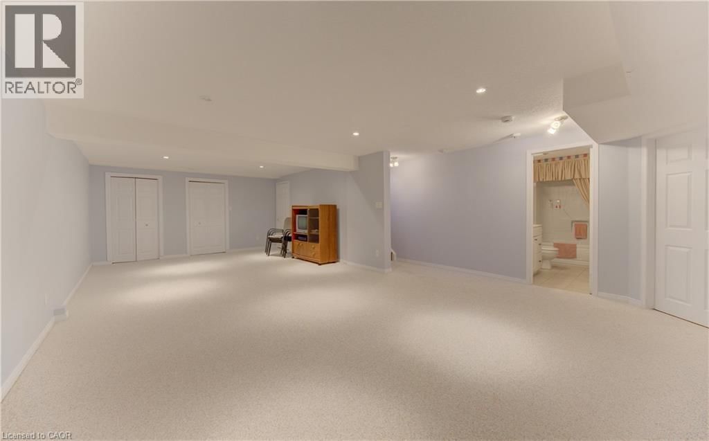 33 - 74 AUTUMN RIDGE TRAIL Image 25