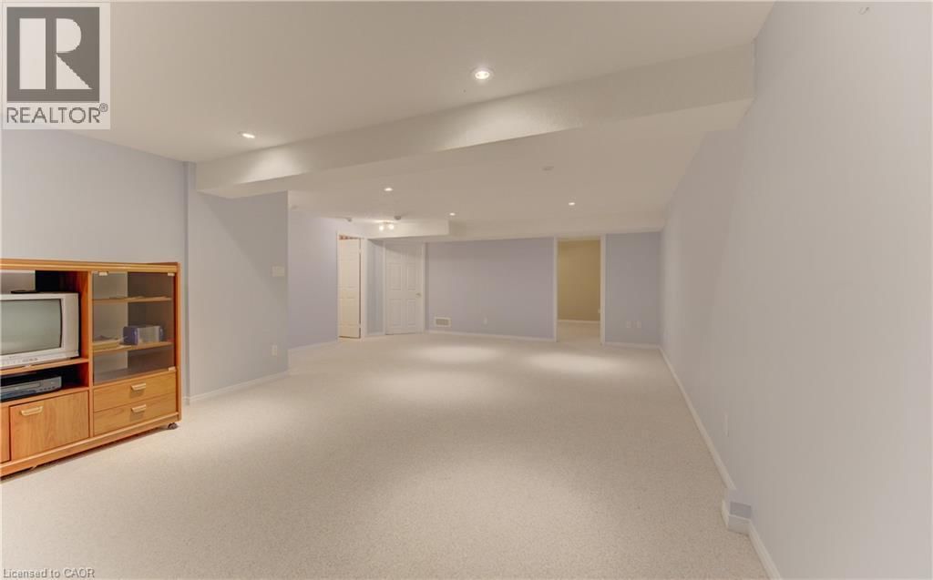 33 - 74 AUTUMN RIDGE TRAIL Image 26