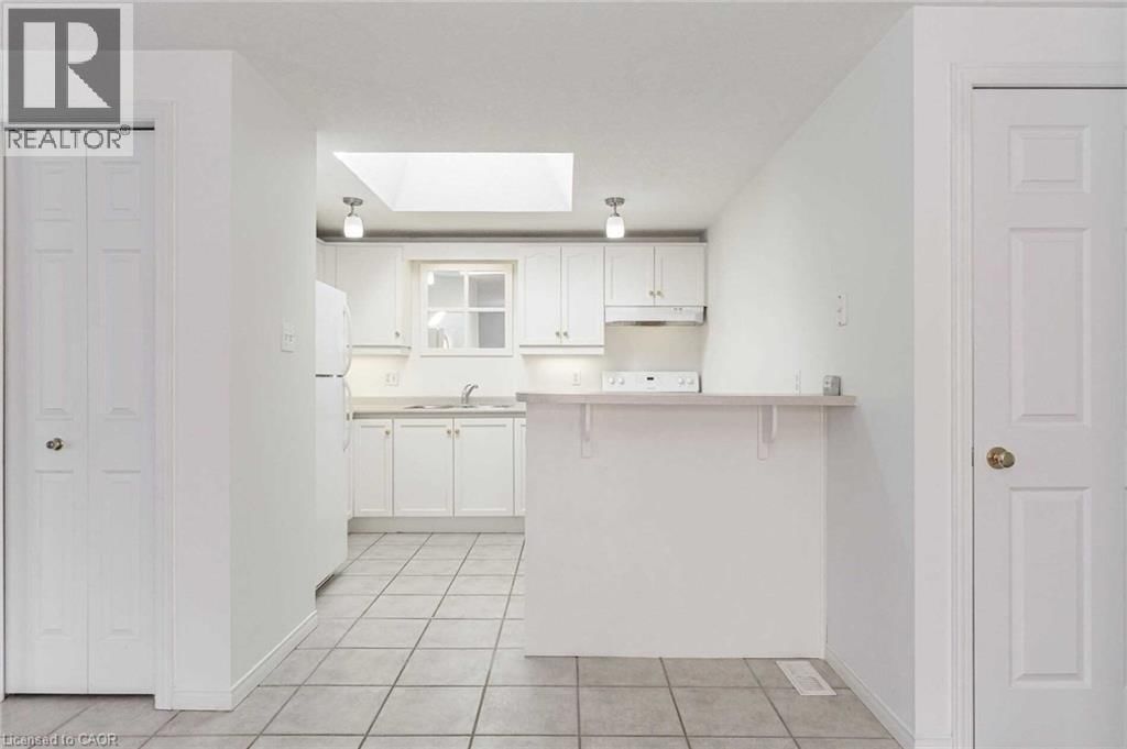 Upper - 51 BOULDER CRESCENT Image 10