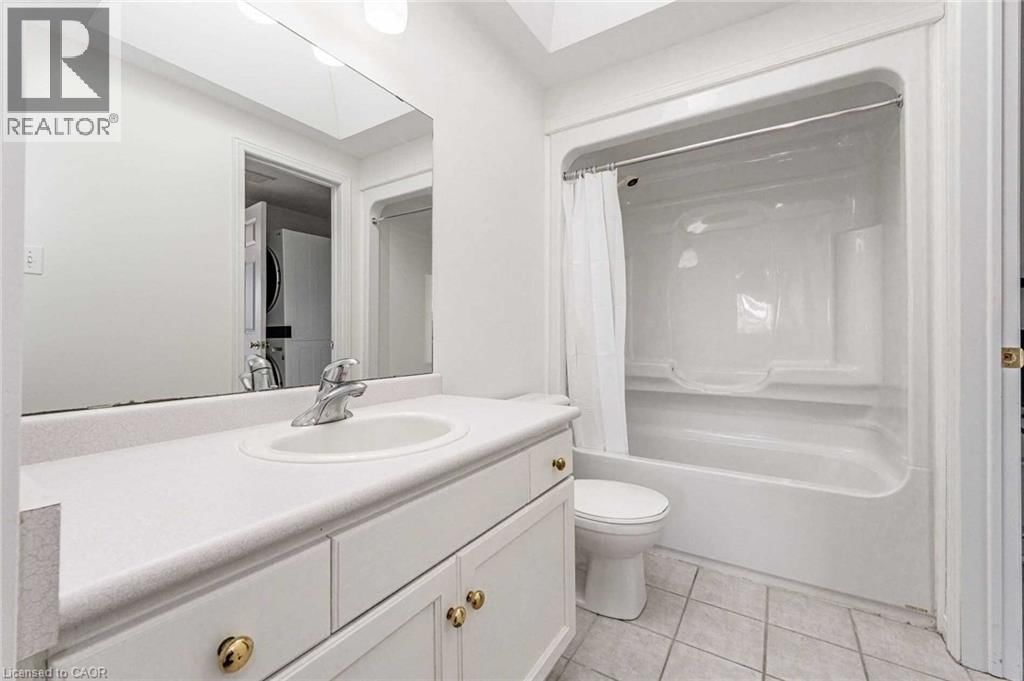 Upper - 51 BOULDER CRESCENT Image 25