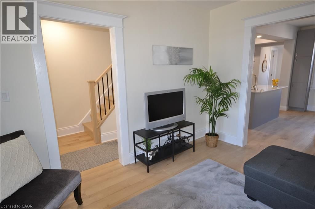 151 LONDON STREET NORTH Image 6