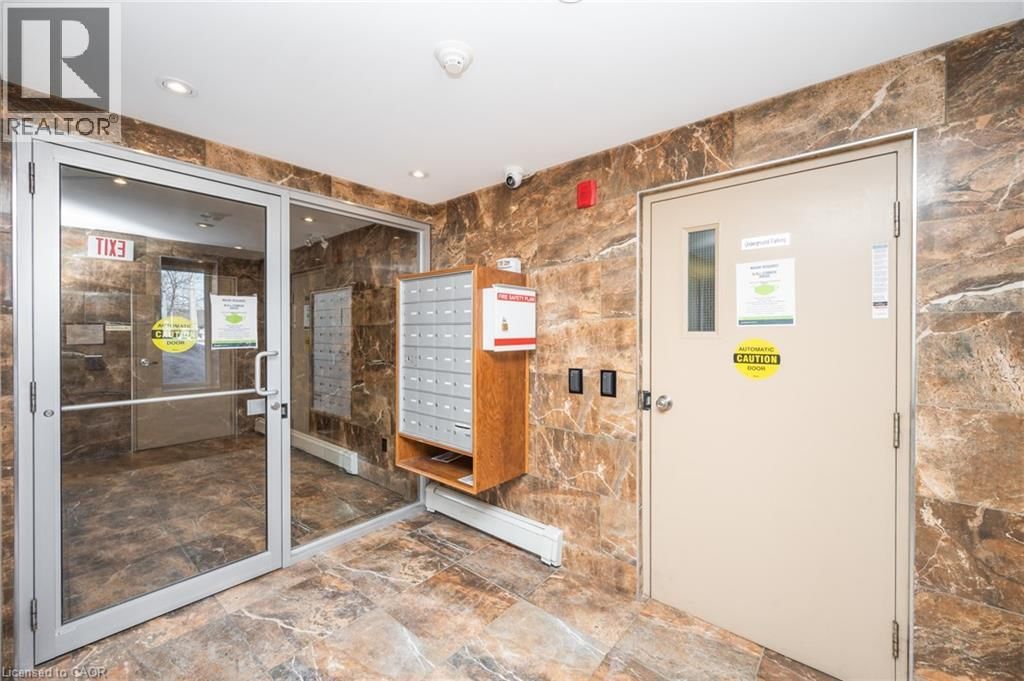 204 - 886 GOLF LINKS ROAD Image 10