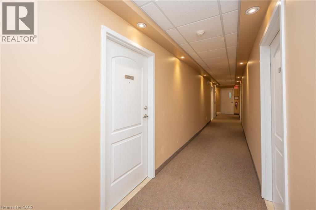 204 - 886 GOLF LINKS ROAD Image 12