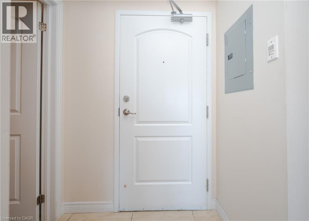 204 - 886 GOLF LINKS ROAD Image 23