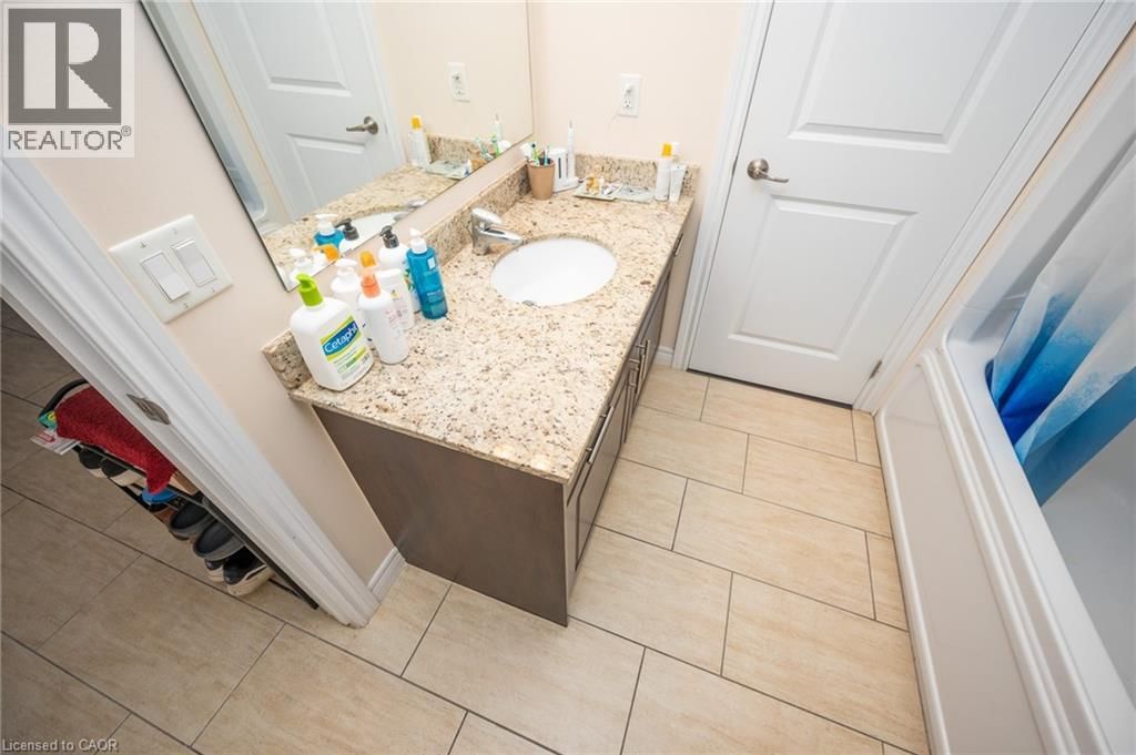 204 - 886 GOLF LINKS ROAD Image 30