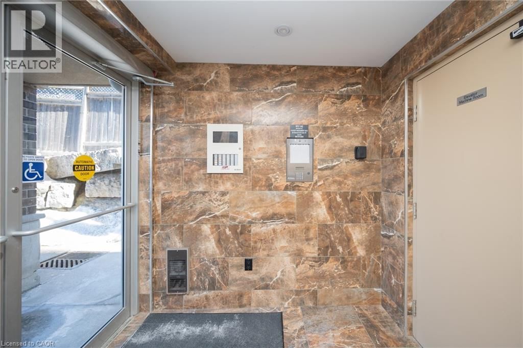 204 - 886 GOLF LINKS ROAD Image 8