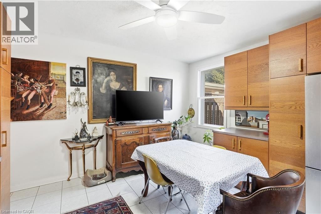 164 MACNAB STREET NORTH Image 13